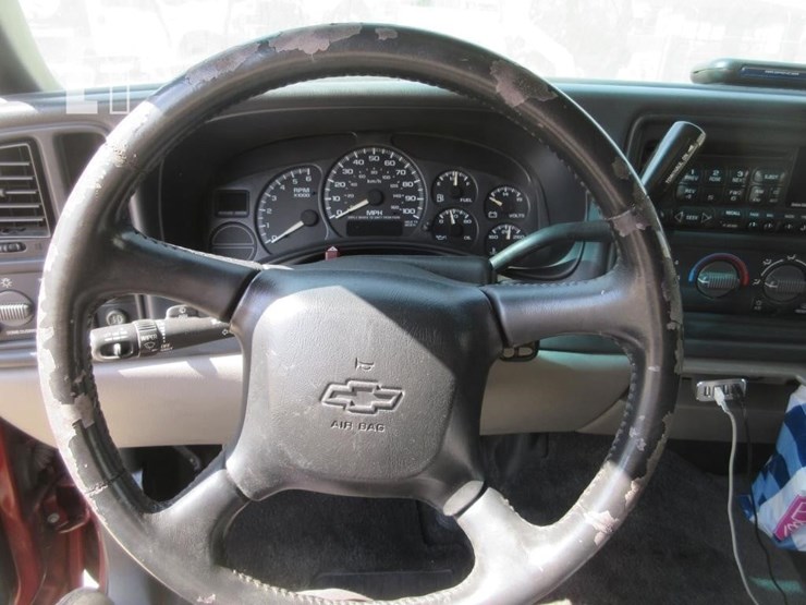 2002-chevrolet-tahoe-image-10