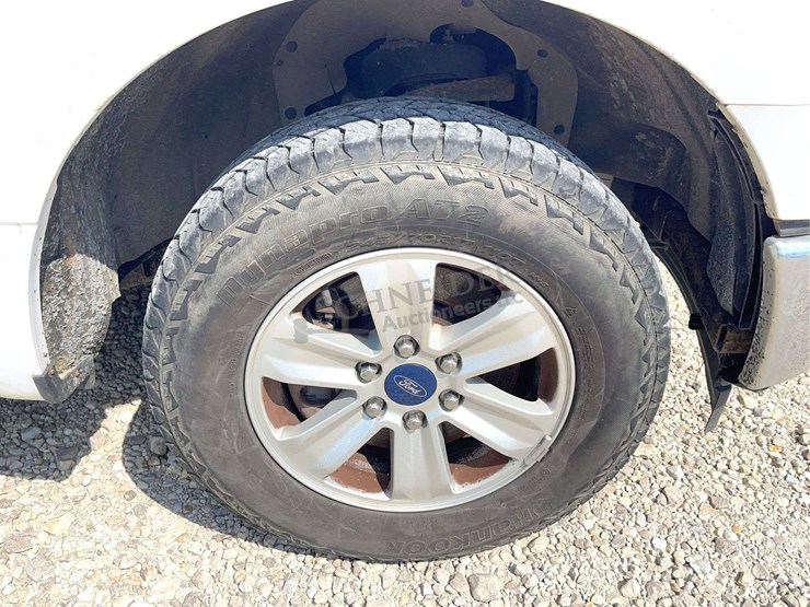 2017-ford-f150-image-16