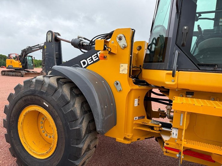 2019-deere-544l-image-46