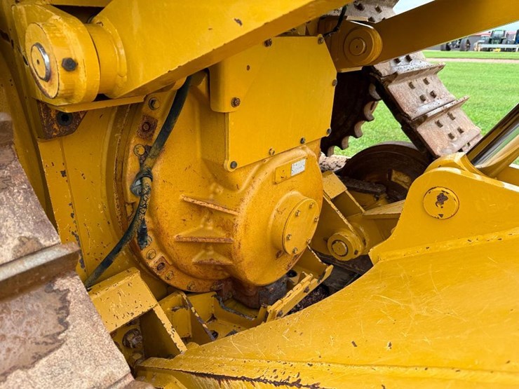 caterpillar-d6t-xl-image-40
