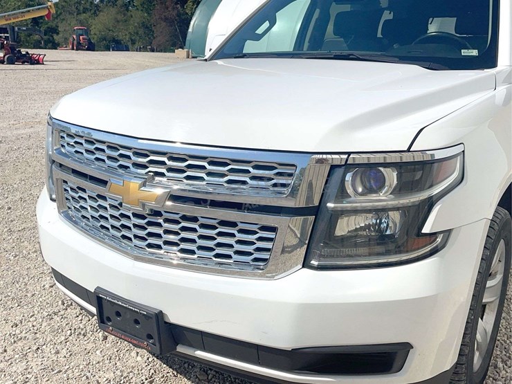 2016-chevrolet-tahoe-lt-image-10