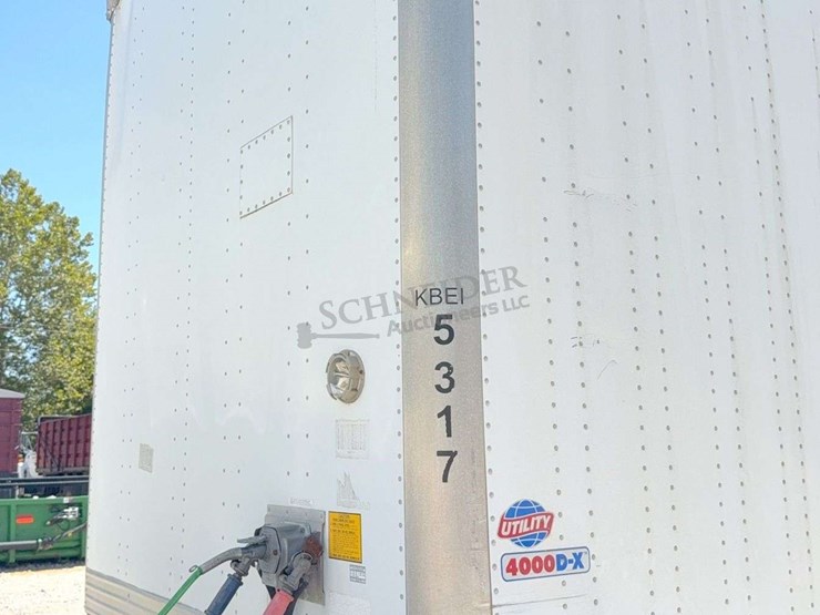 2008-utility-4000dx-image-8