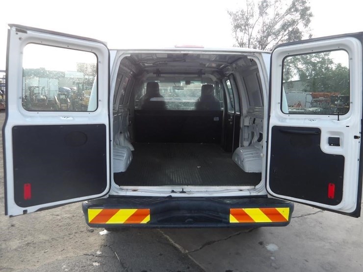 2011-ford-e350-image-12