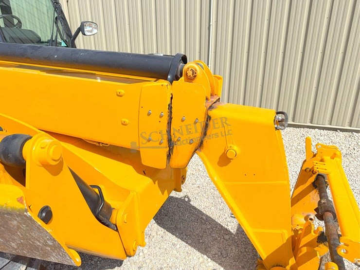 2019-jcb-540-140-image-18