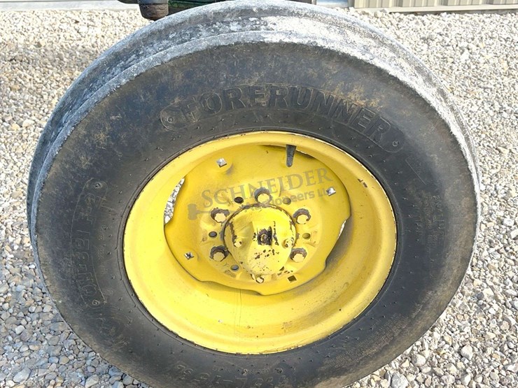 john-deere-4010-image-12