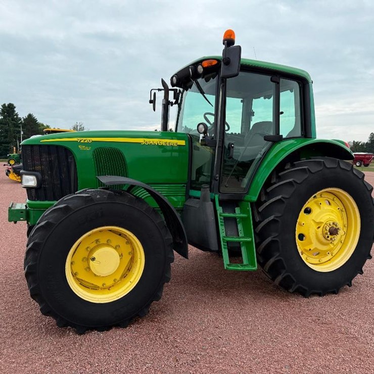 JOHN DEERE 7220
