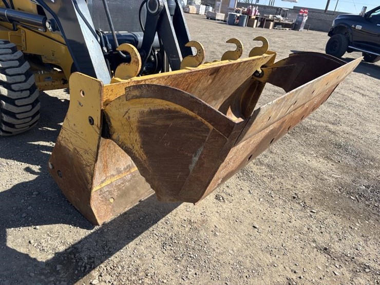 2021-deere-210l-image-17