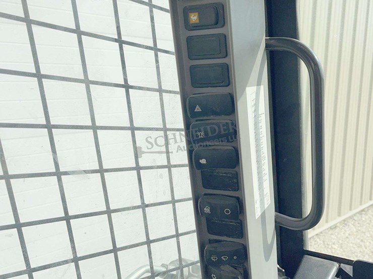 2021-new-holland-c327-image-34