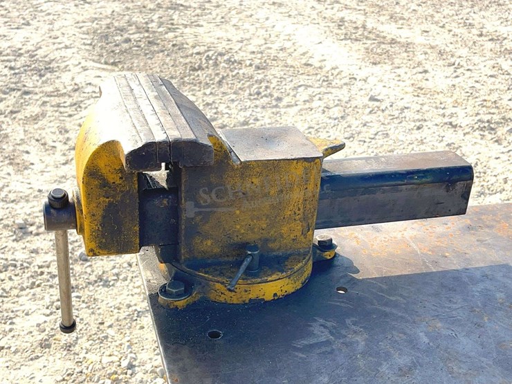 4'x8'-steel-work-table-w/-8"-vise-image-6