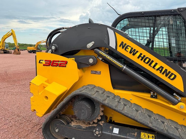 new-holland-c362-image-23