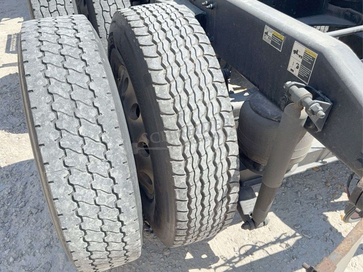 2020-peterbilt-579-image-37