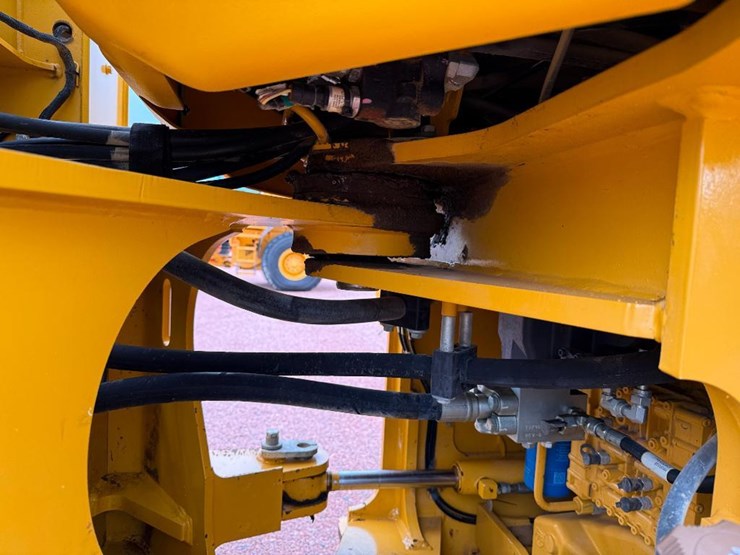 2019-deere-544l-image-45