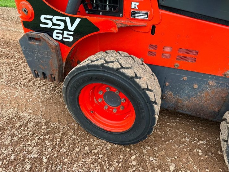 2023-kubota-ssv65-image-15