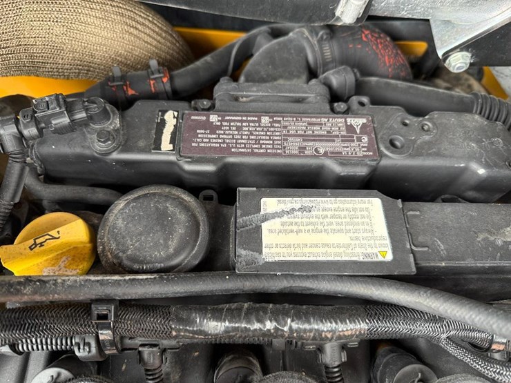 2021-caterpillar-th255c-image-39