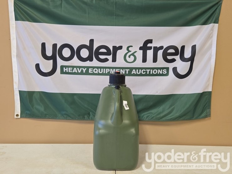 unused-5-gal-liquid-utility-jug,-green-image-3
