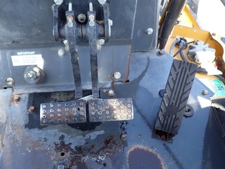 2019-deere-210lep-image-31