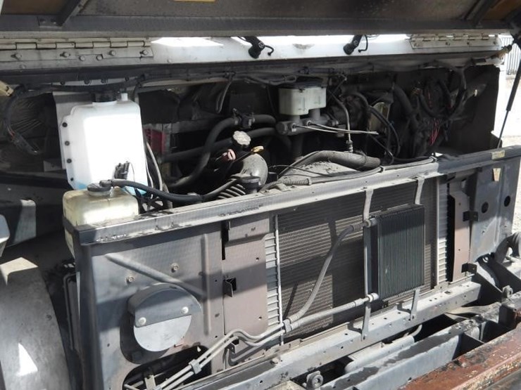 2002-workhorse-p42-image-13