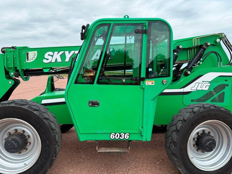 2015-sky-trak-6036-image-25
