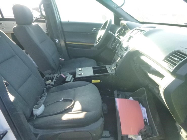 2017-ford-explorer-image-17
