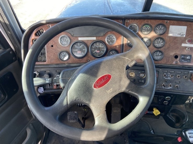 2005-peterbilt-357-image-15