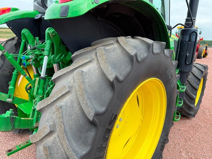 john-deere-6110m-image-8