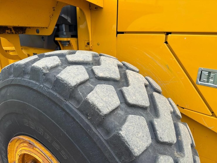 2005-deere-744j-image-7