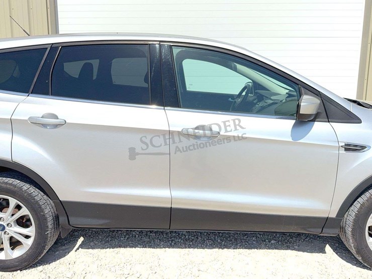 2017-ford-escape-se-image-18