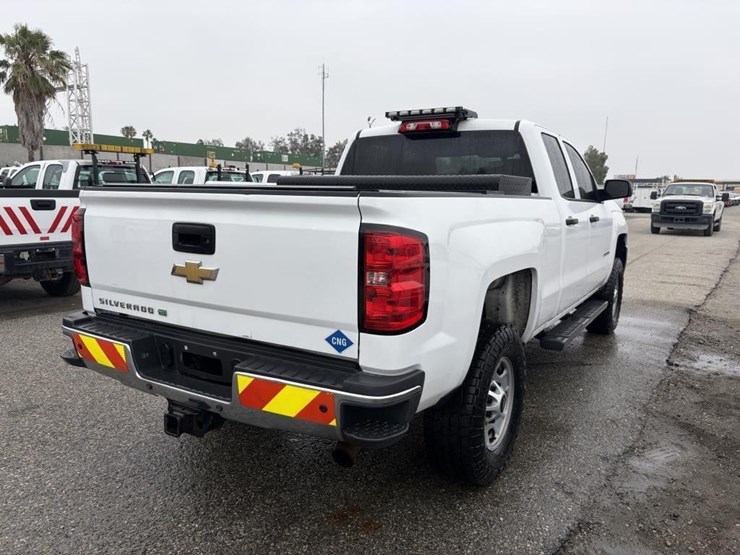2015-chevrolet-2500-image-3
