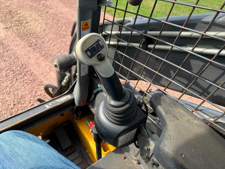 new-holland-c232-image-33