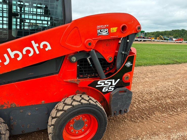 2023-kubota-ssv65-image-9