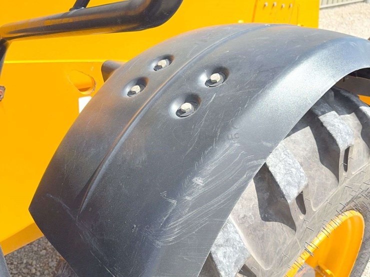 2019-jcb-540-140-image-27