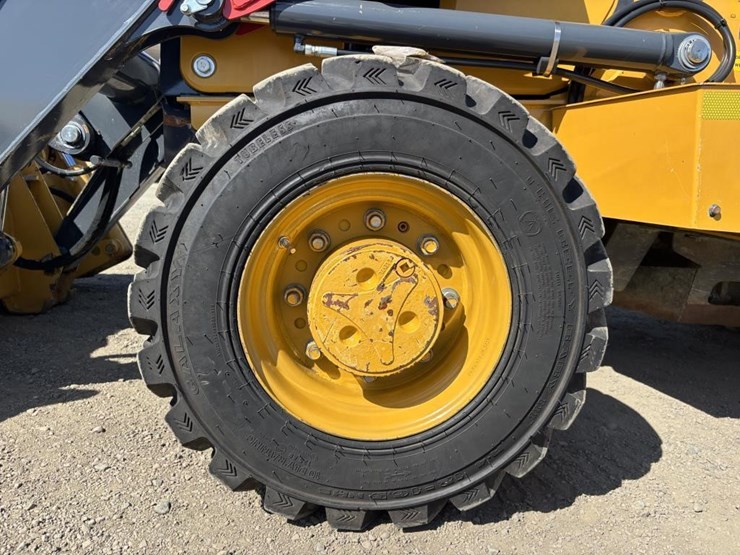 2021-deere-210l-image-26