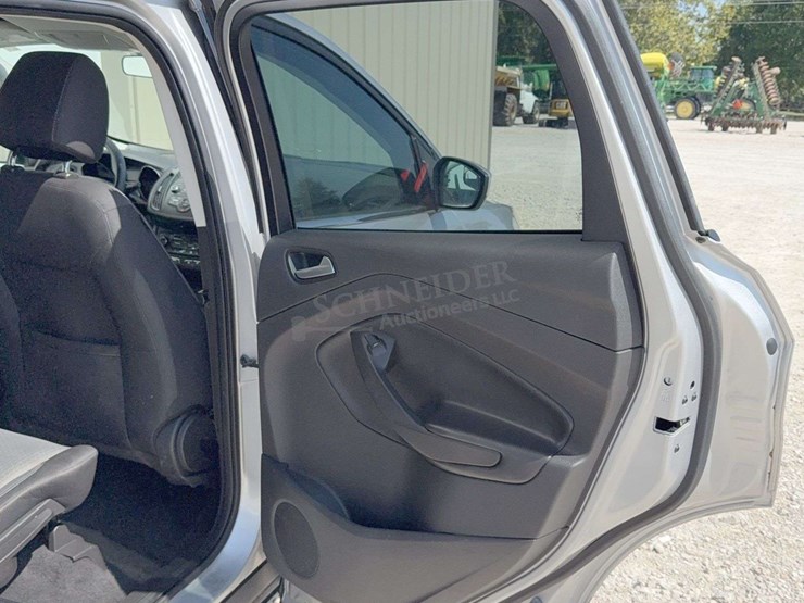 2017-ford-escape-se-image-37