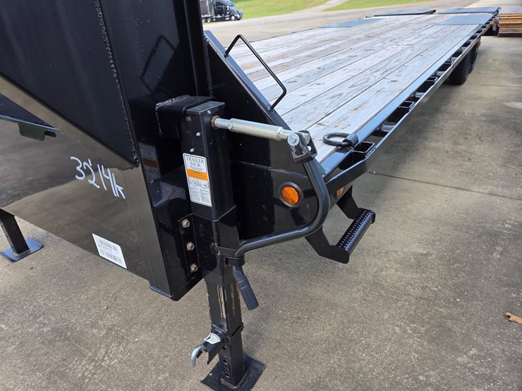 #1078-•-2026-iron-bull-32'-gooseneck-trailer-image-4