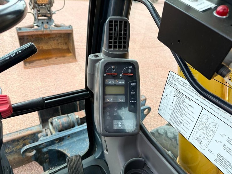 deere-210c-w-image-50