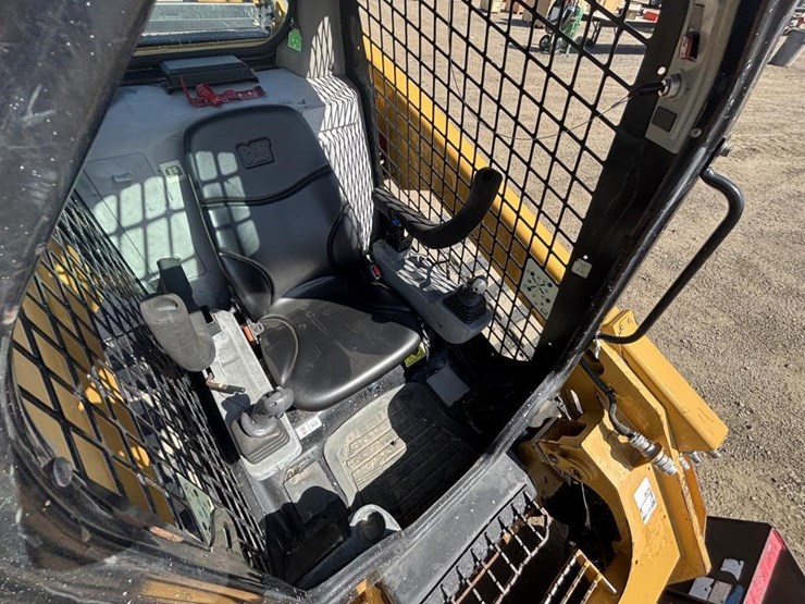 2020-caterpillar-289d3-image-22