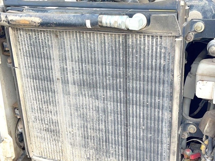 2012-takeuchi-tl10-image-36