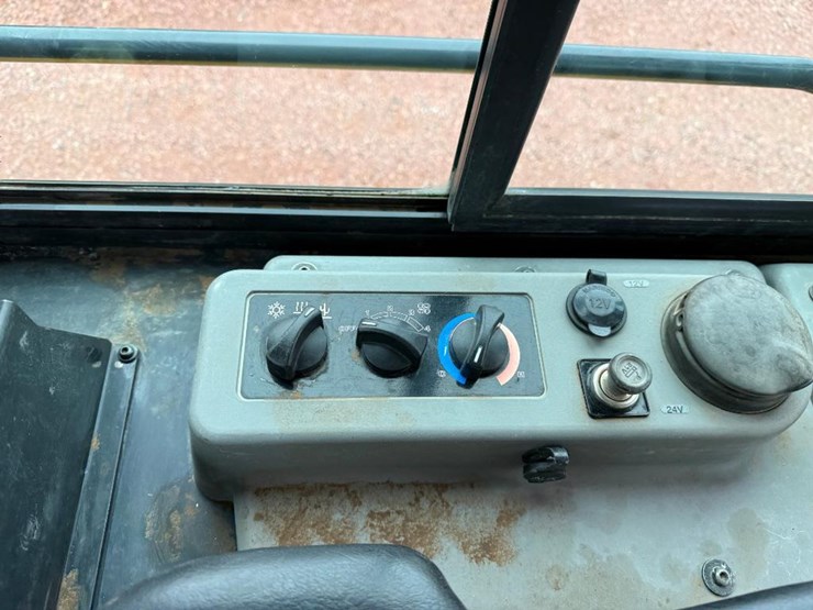 komatsu-d51px-24-image-50