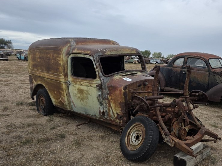 1936-dodge-humpback-panel-truck-image-11