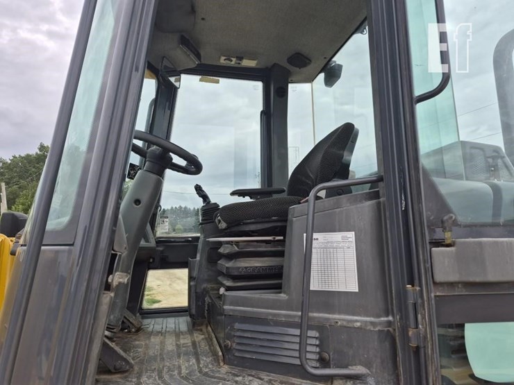 2016-deere-344k-image-12