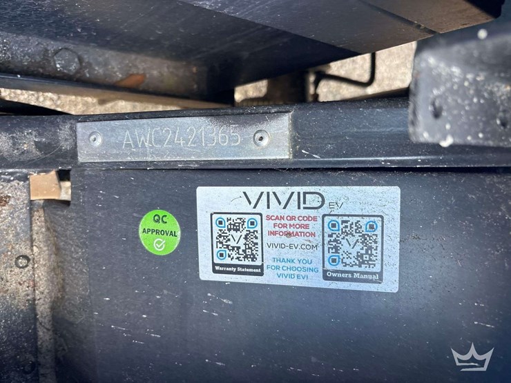 2024-vivid-ev-6-person-electric-cart-image-12