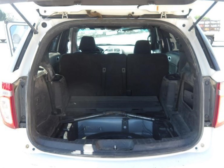 2015-ford-explorer-image-16