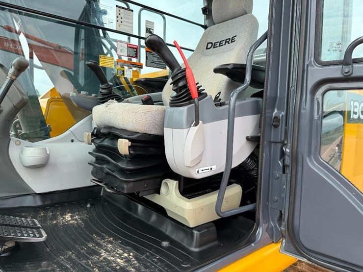 deere-130g-image-53