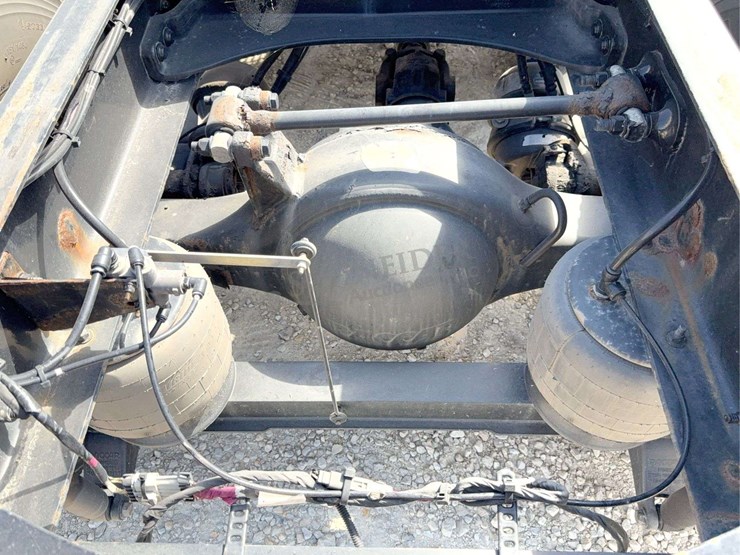 2020-peterbilt-579-image-32
