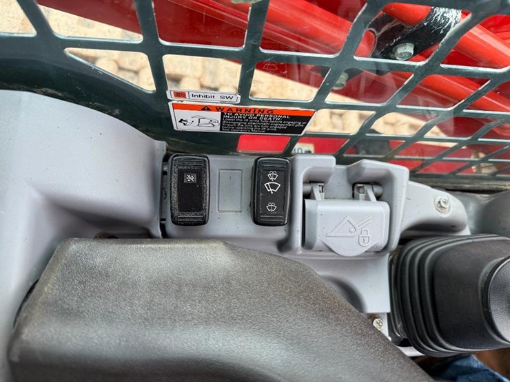 kubota-svl97-2-image-36