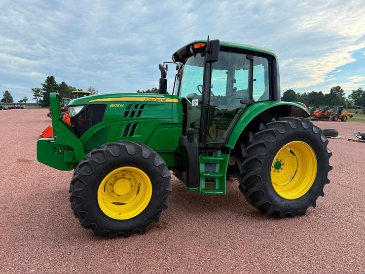john-deere-6105m-image-1