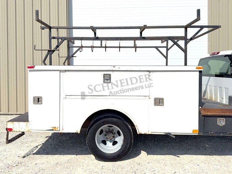2009-chevrolet-3500-image-19