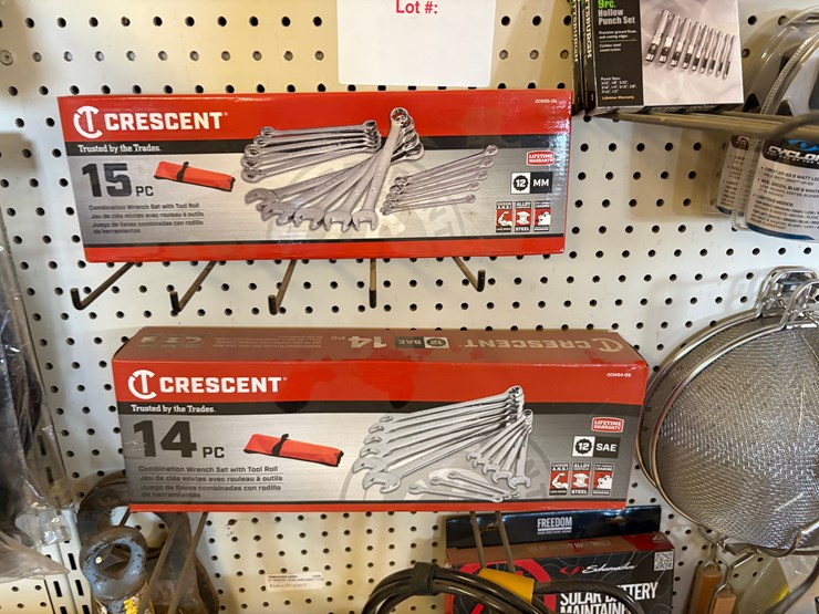 hardware-contents-of-store-shelf-section-image-6