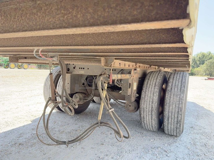 2008-utility-4000dx-image-13