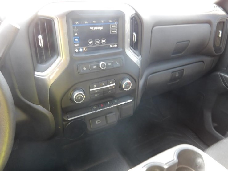 2019-chevrolet-silverado-1500-image-16